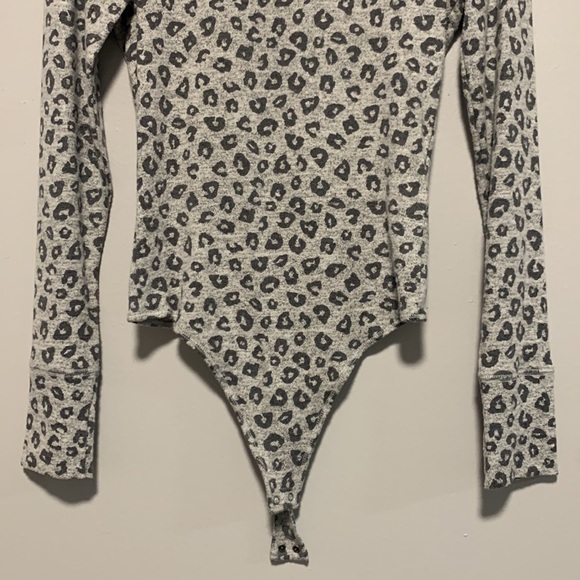 Abercrombie&Fitch Leopard Print Long Sleeve Bodysuit, Size S, Color Gray - Picture 4 of 6